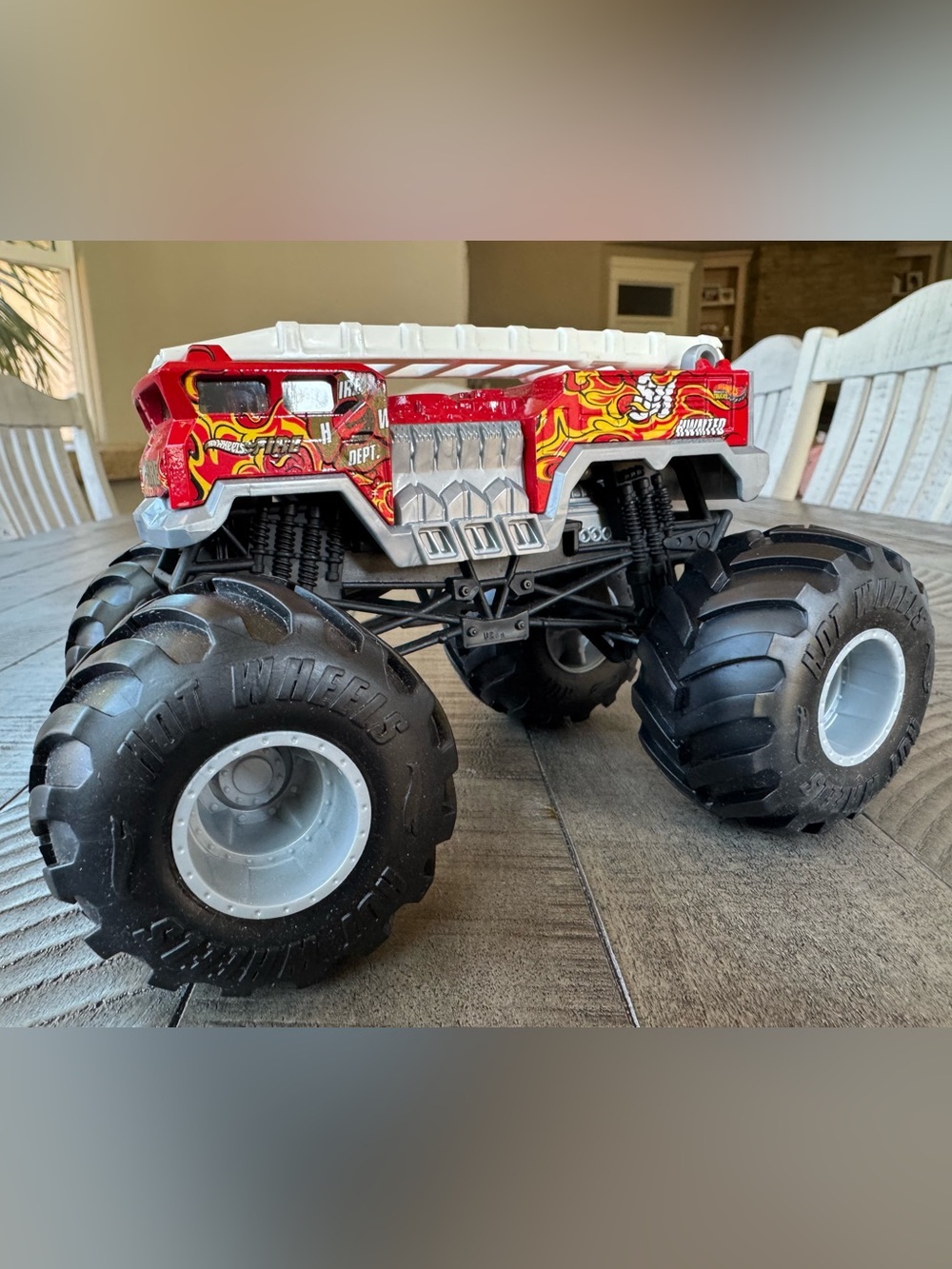 Hot Wheels Monster Truck - 5 Alarm Fire Truck